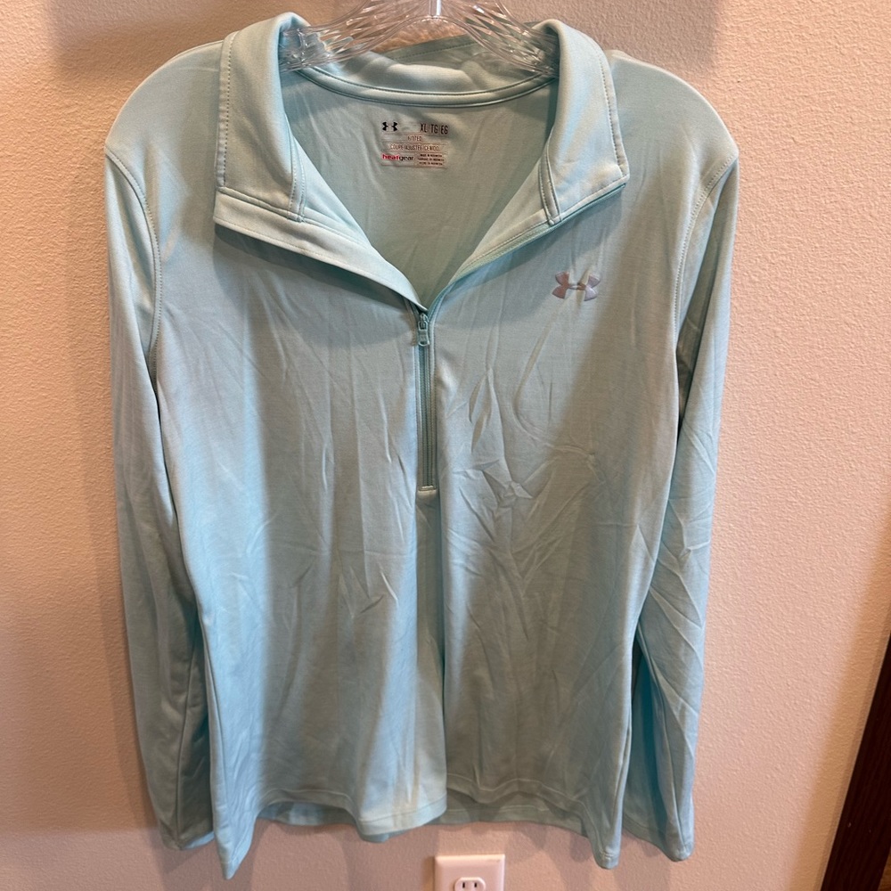Cute Dri-fit Under Armour Sweatshirt!